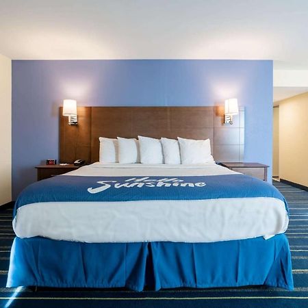 Days Inn By Wyndham Hartford/Closest Downtown Bagian luar foto