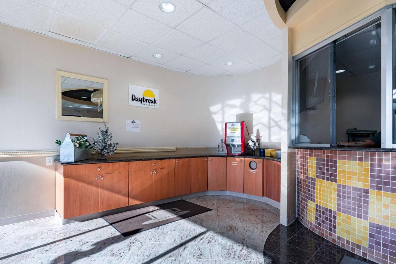 Days Inn By Wyndham Hartford/Closest Downtown Bagian luar foto