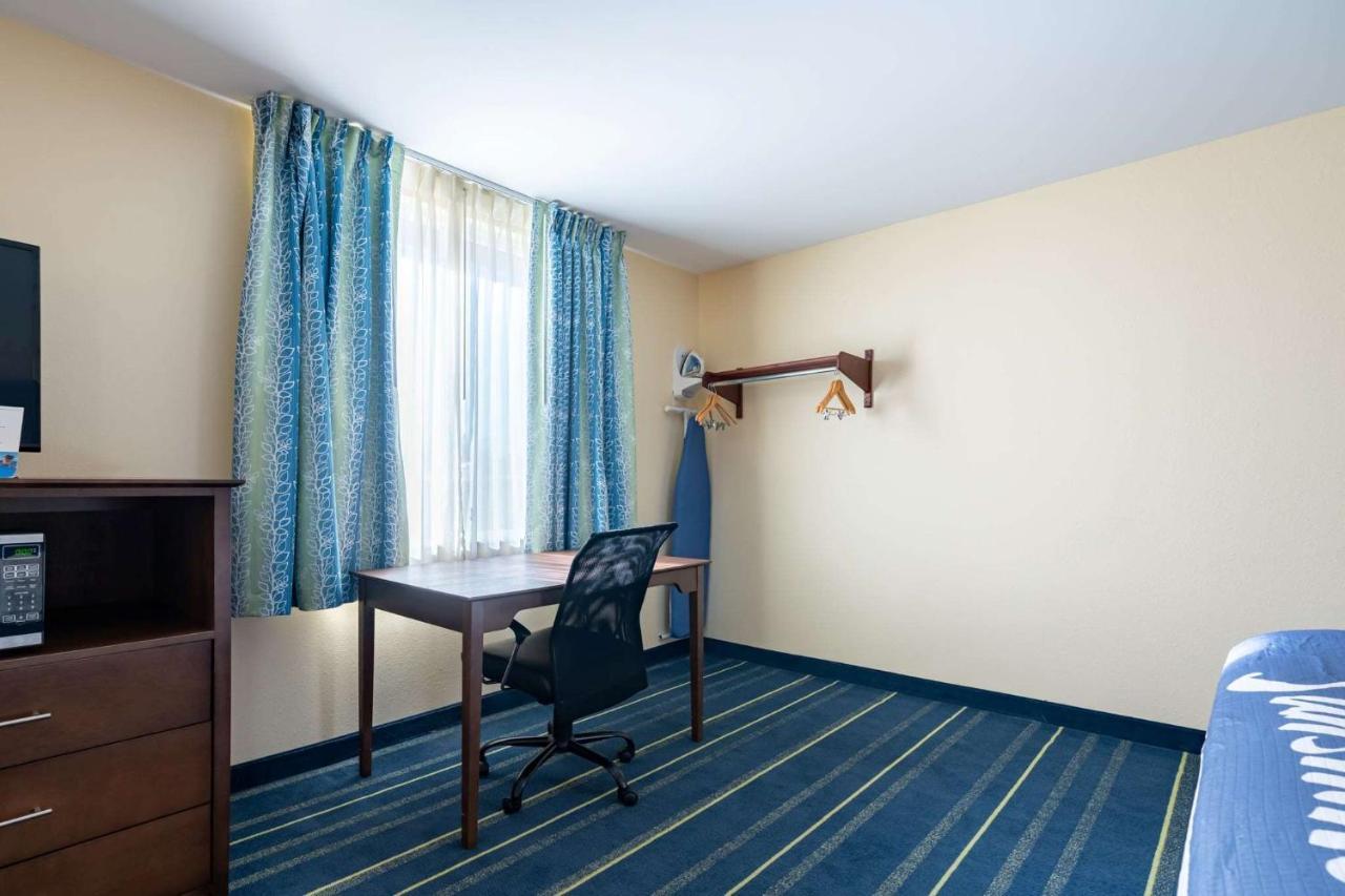 Days Inn By Wyndham Hartford/Closest Downtown Bagian luar foto