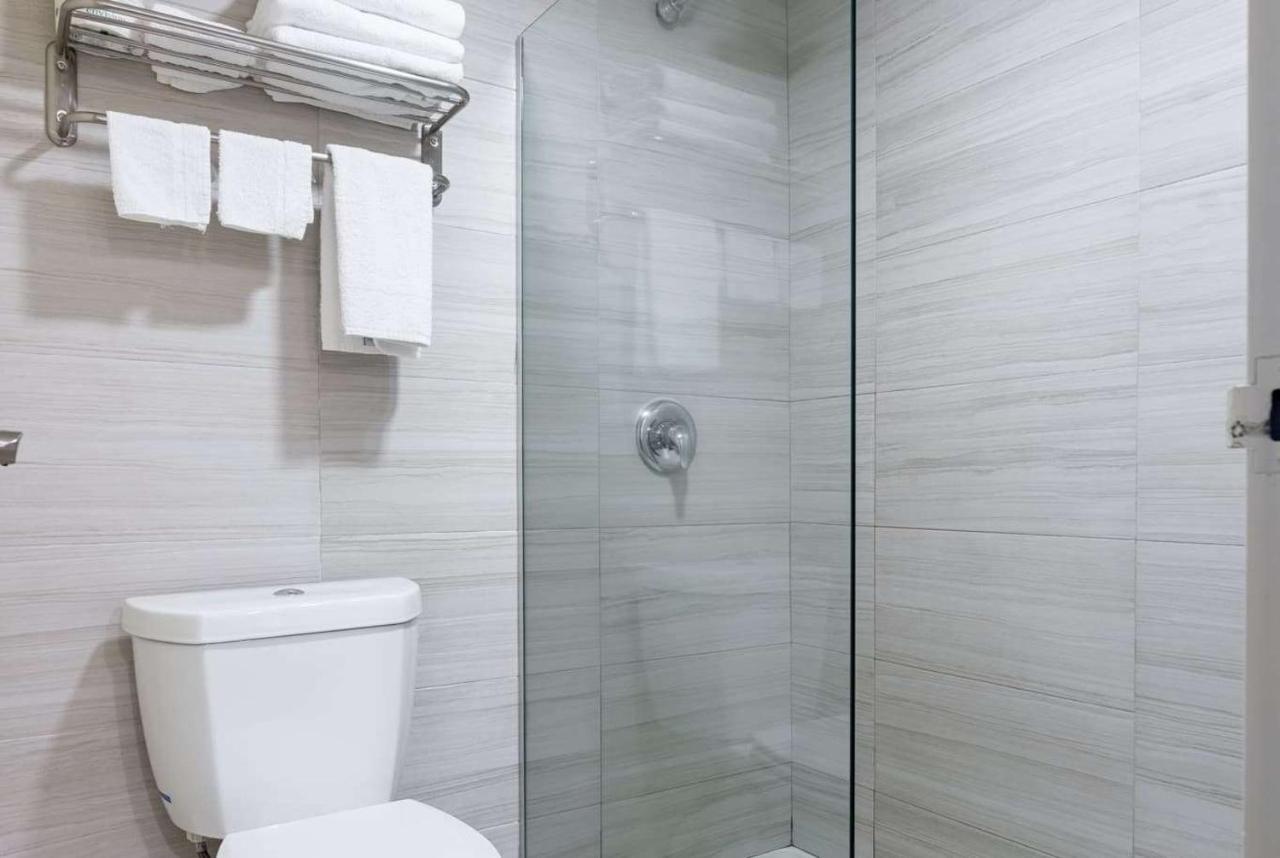 Days Inn By Wyndham Hartford/Closest Downtown Bagian luar foto