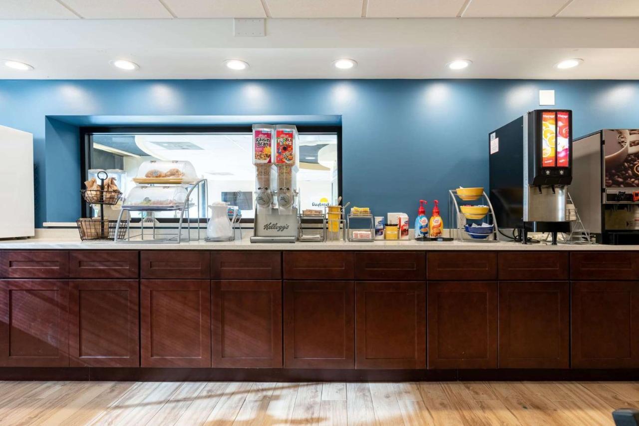 Days Inn By Wyndham Hartford/Closest Downtown Bagian luar foto