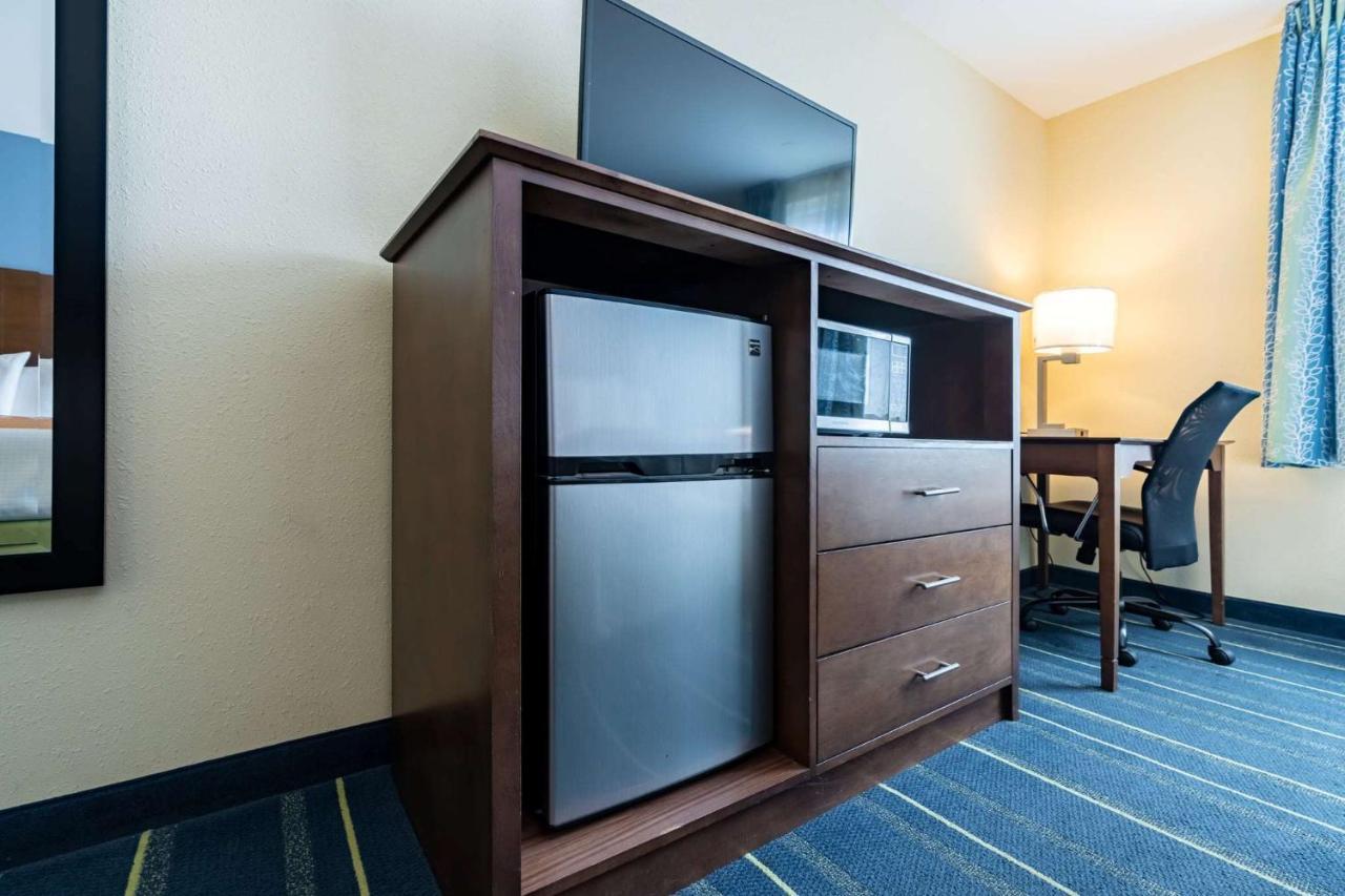 Days Inn By Wyndham Hartford/Closest Downtown Bagian luar foto