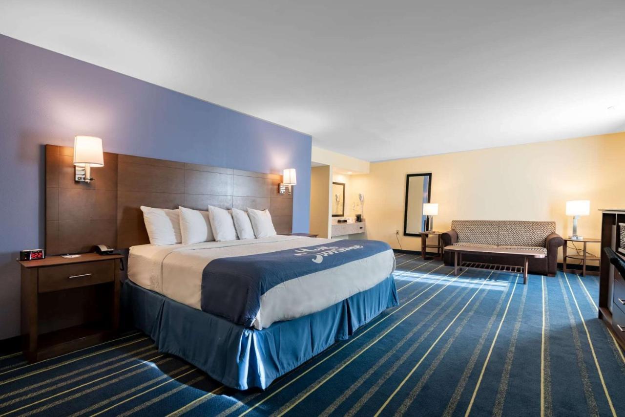 Days Inn By Wyndham Hartford/Closest Downtown Bagian luar foto