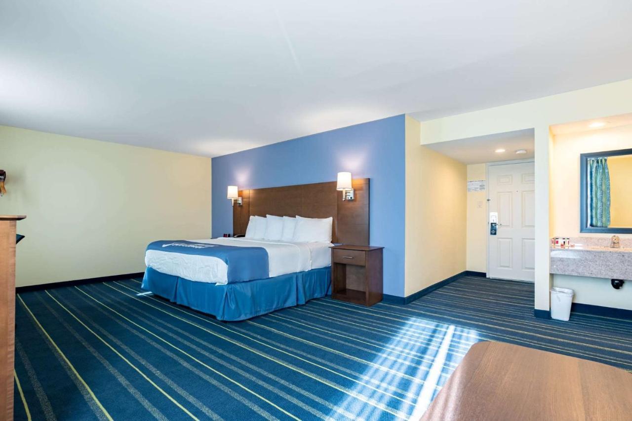 Days Inn By Wyndham Hartford/Closest Downtown Bagian luar foto