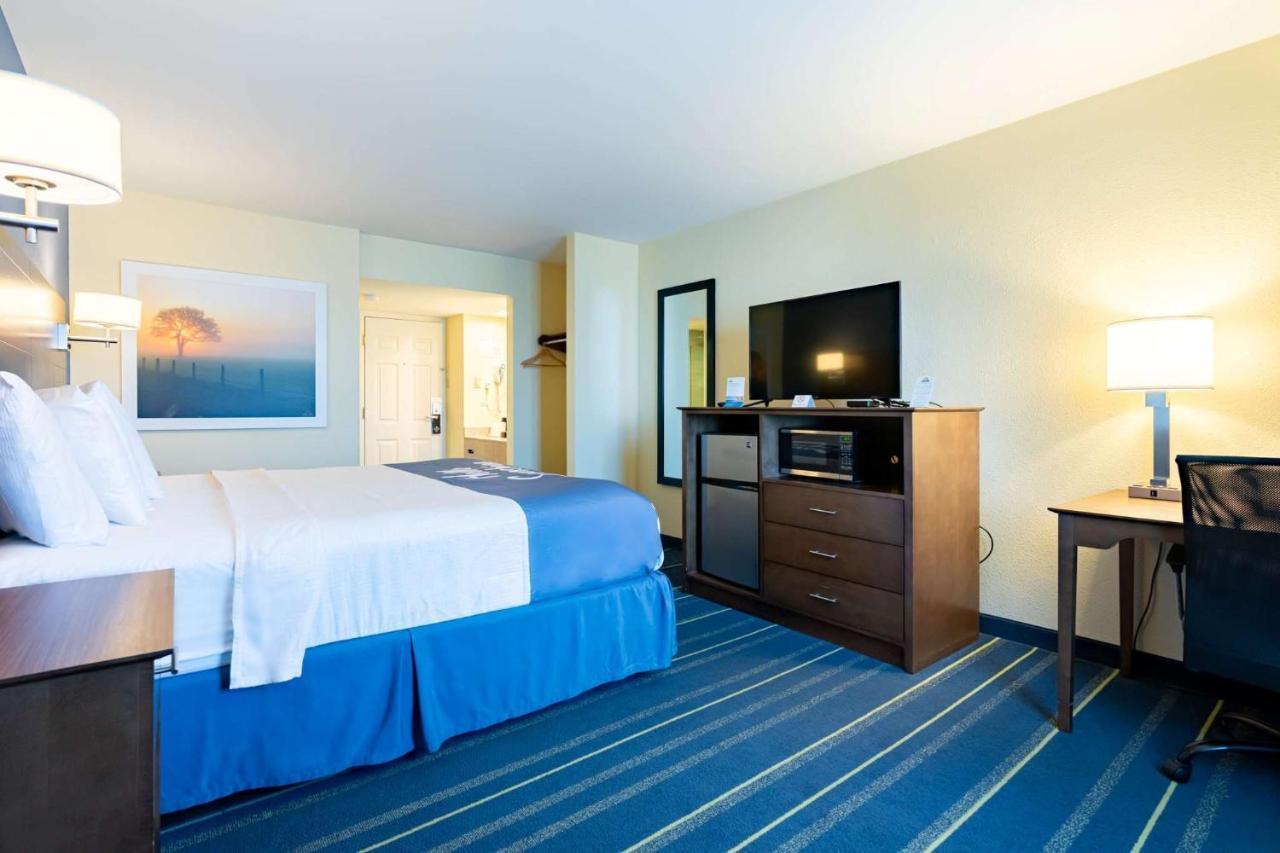 Days Inn By Wyndham Hartford/Closest Downtown Bagian luar foto