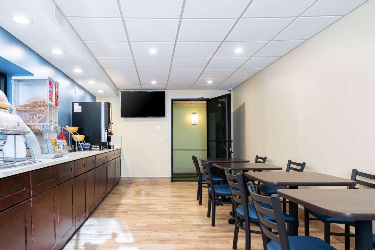 Days Inn By Wyndham Hartford/Closest Downtown Bagian luar foto