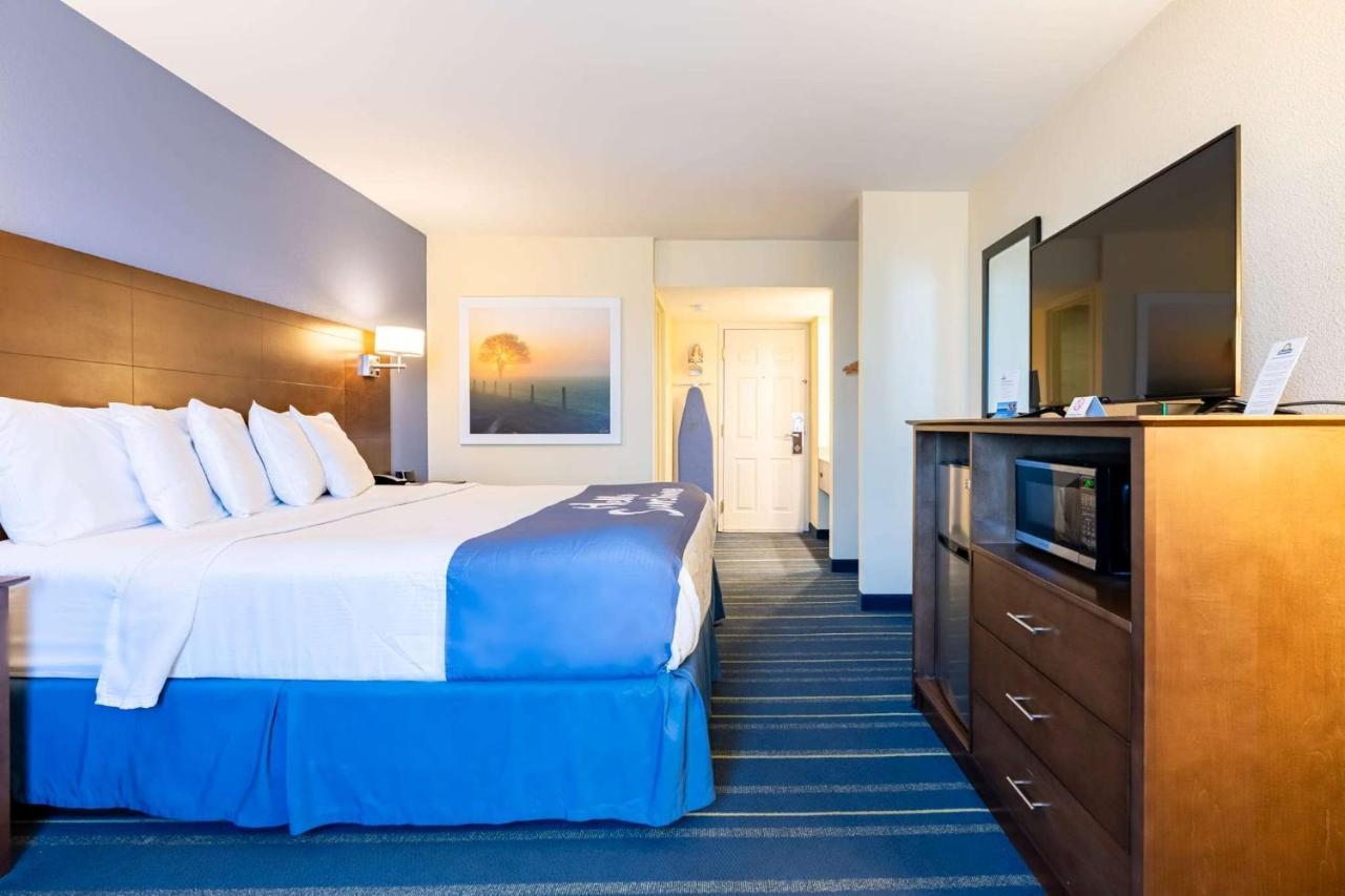 Days Inn By Wyndham Hartford/Closest Downtown Bagian luar foto