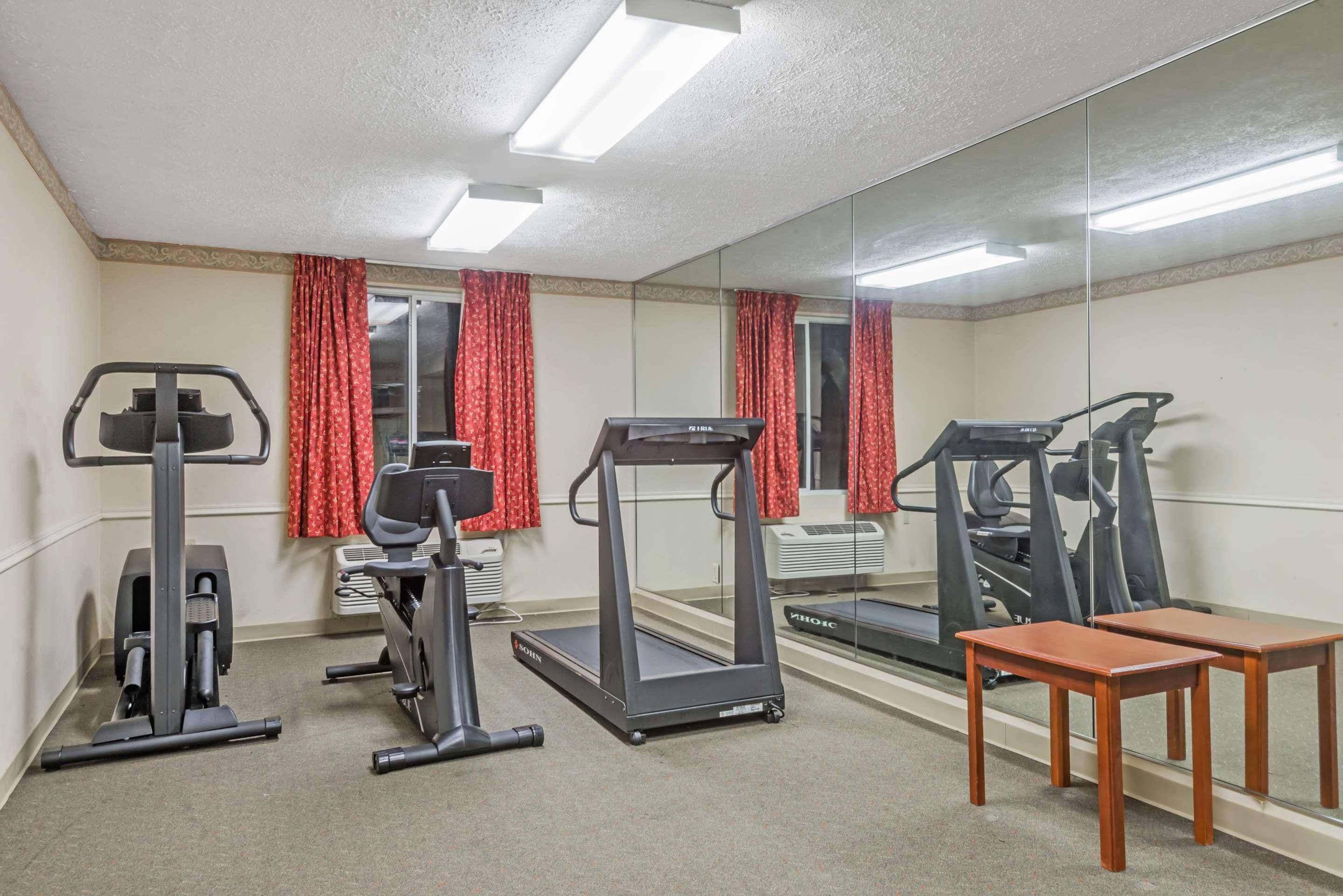 Days Inn By Wyndham Hartford/Closest Downtown Bagian luar foto