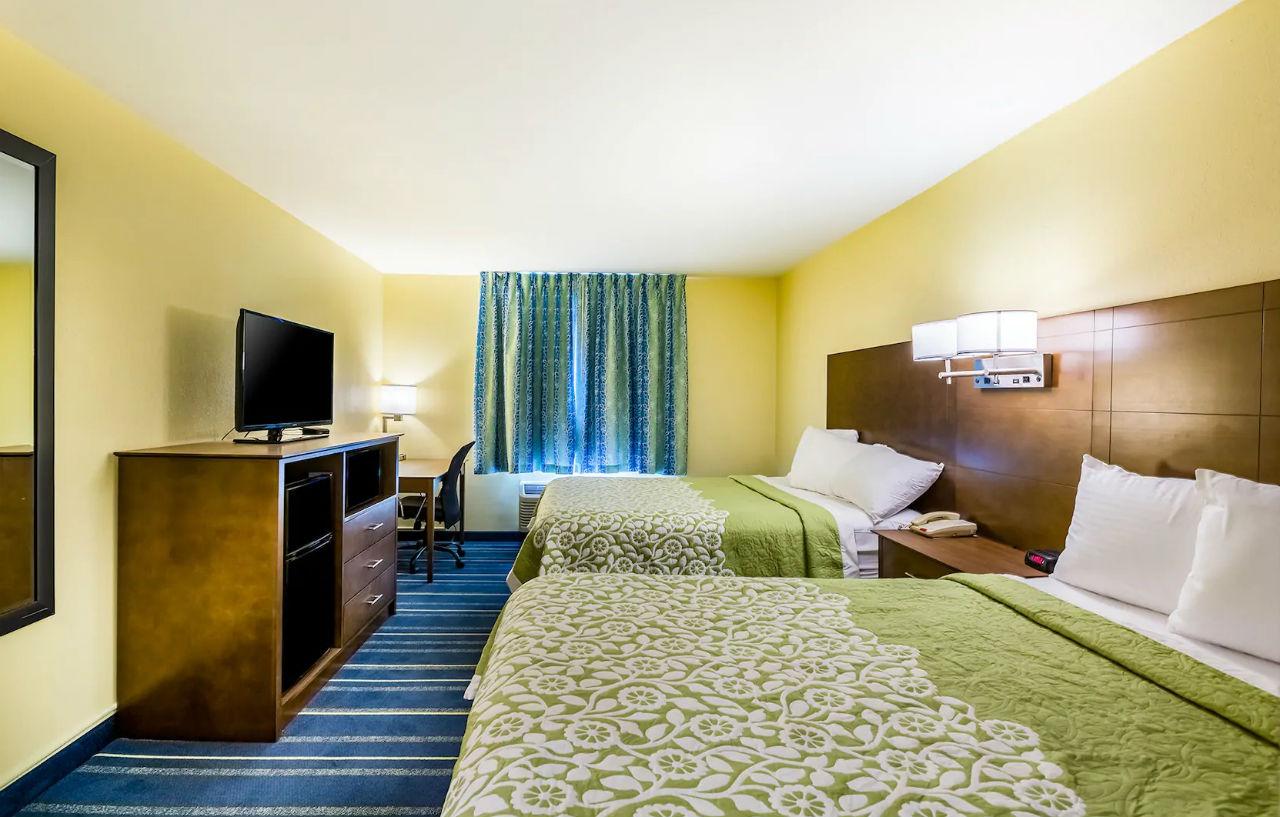 Days Inn By Wyndham Hartford/Closest Downtown Bagian luar foto